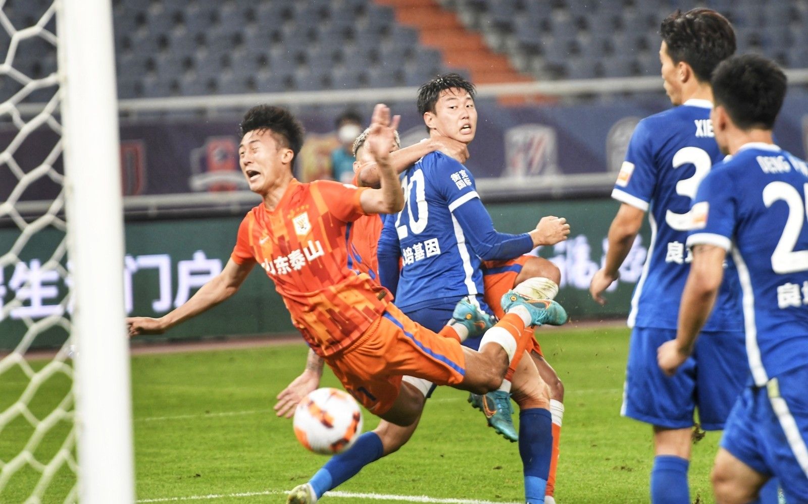 CBA疯狂一日！广东26分大胜江苏，广厦险胜山东，同曦惨败宁波（CBA激战日：广东26分狂胜江苏，广厦险擒山东，同曦惨负宁波）