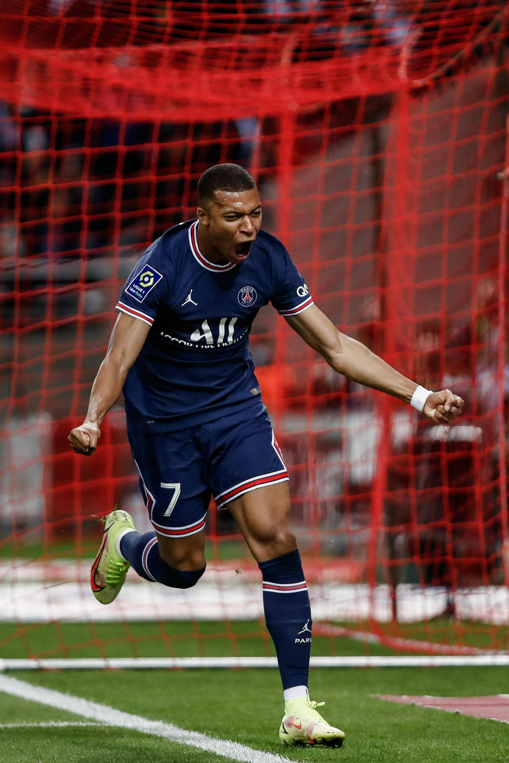 阿森纳客战布拉格斯拉维亚：萨卡、恩瓦内里、内尔高首发