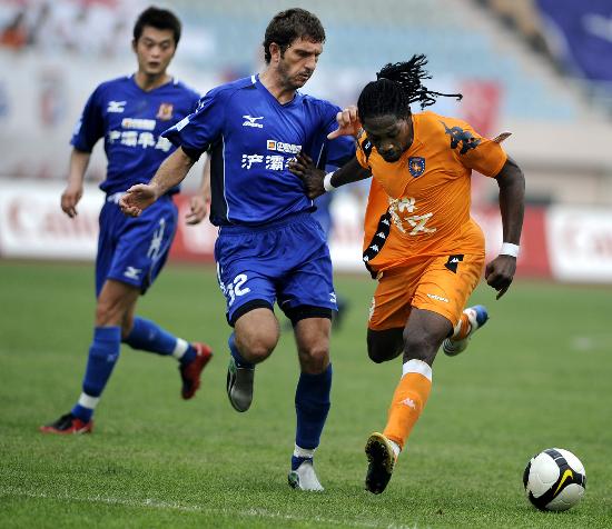 篮球湖人锁定比赛胜局，球迷狂喜