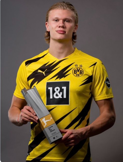 国足球新希望！16岁小将两度戴帽U16国足，如今直接进亚冠大名单！（16岁小将两度上演帽子戏法，直入亚冠大名单，国足新希望来了！）