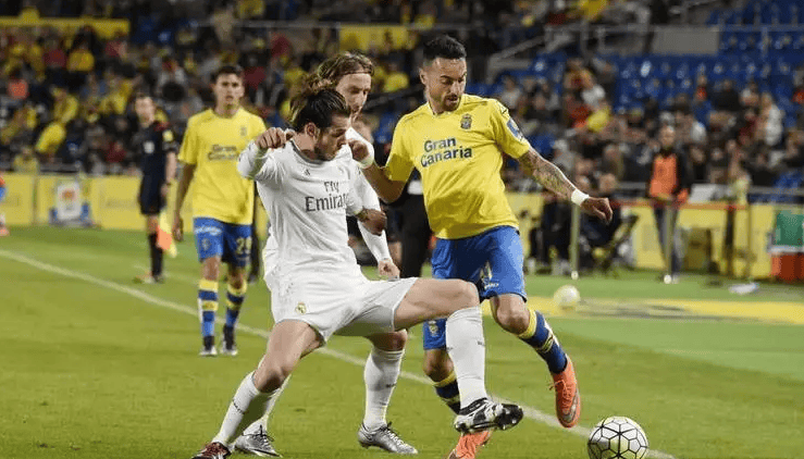 费城人队史派克（Rhys Hoskins）在分区赛击出本垒打后的“摔棒”动作成经典